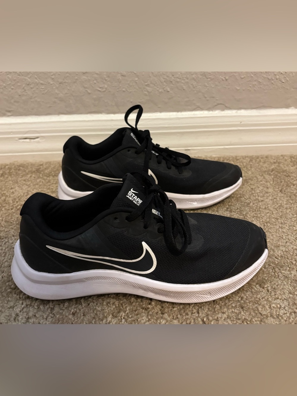 Nike Black and White Athletic Running Shoes